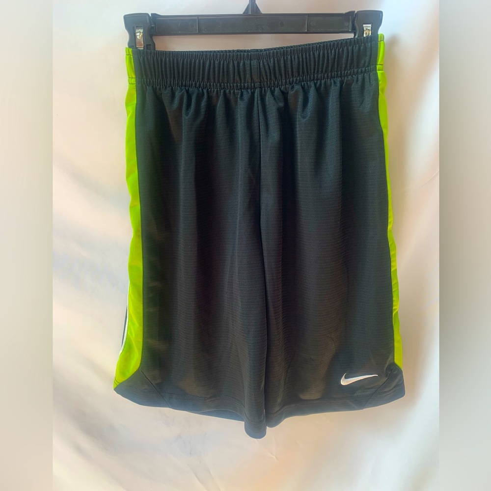 Nike Boys M Medium athletic shorts. Good condition.
